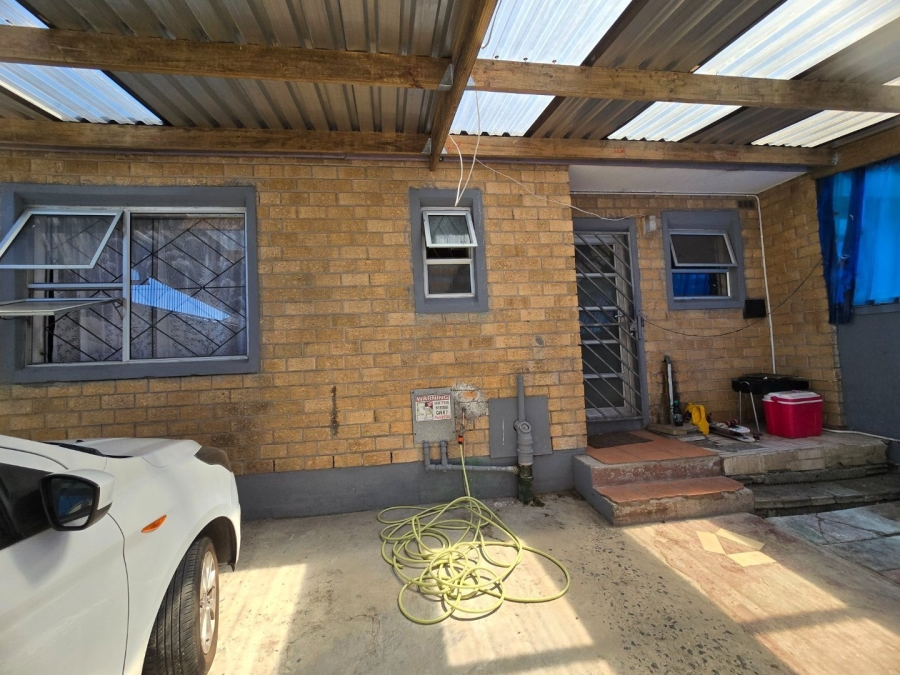 3 Bedroom Property for Sale in Lentegeur Western Cape